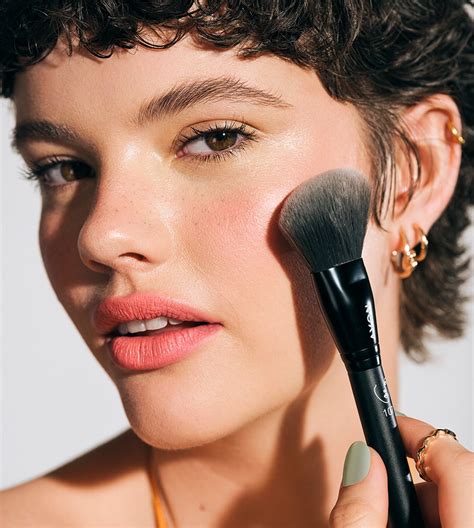 Купить минеральная пудра для лица по низкой цене в интернет-магазине Avon