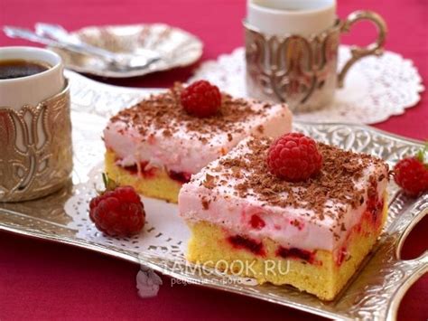 Бисквитное пирожное с малиной и сливками — рецепт с фото | Десерты ...