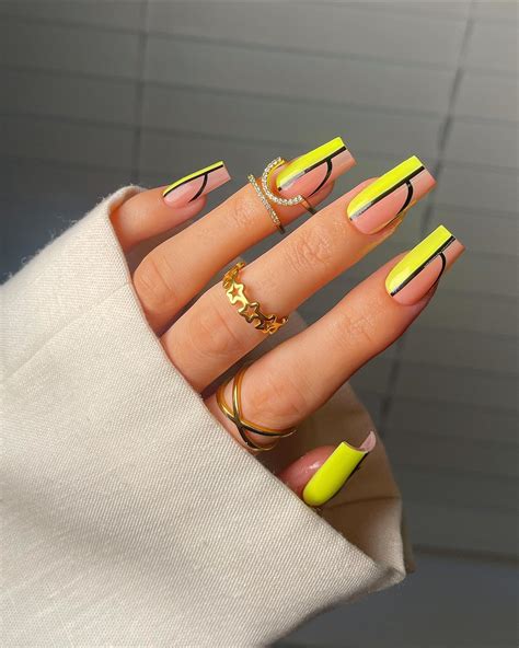 23+ Vibrant NEON Summer Nail Ideas (2024) - DrExplains