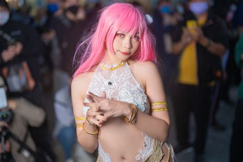 台湾最大の同人イベントに美女コスプレイヤー集結！ 冬のなか「水着」衣装も【写真21枚】 | マグミクス