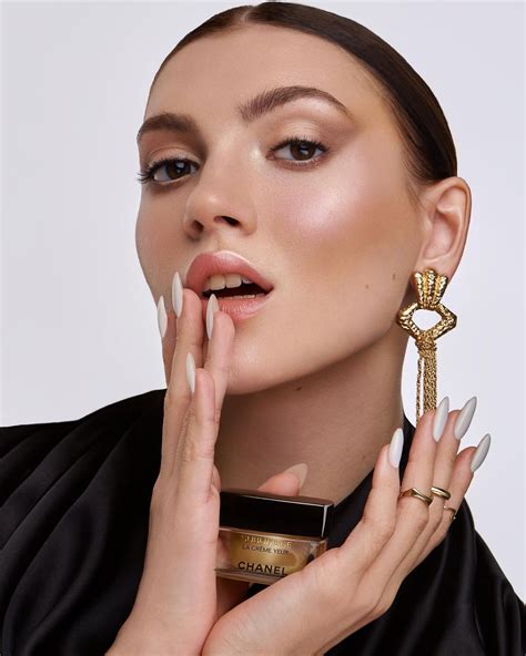 Furry Nails Are a Bizarre New Nail Trend ...