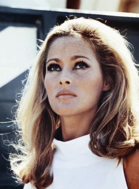 Ursula Andress, ultimaattinen Bond-tyttö - 007 Travelers