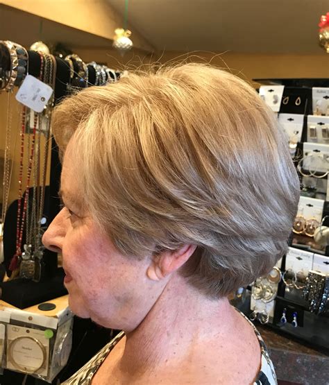 Ladies Wedge Haircut Pictures at David Frakes blog