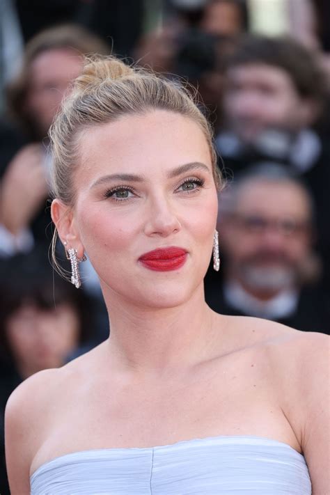 Scarlett Johansson seduce en el Festival de Cannes 2025 con un vestido