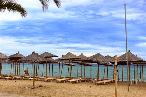 From Nea Flogita to Nea Plagia: walking by the sea | GLAM FAB HAPPY