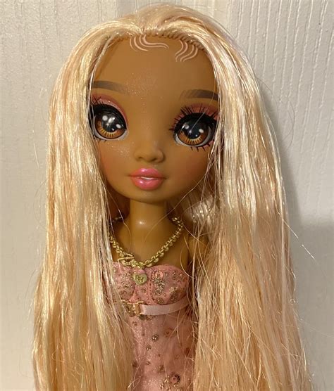 Sabrina with brown eyes : r/RainbowHigh