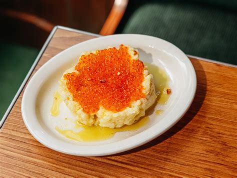 From the Cervo's team, Eel Bar is a long and winding snack parade ...