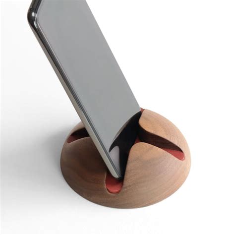 button phone stand blankspace