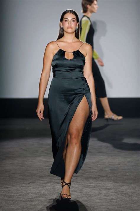 Красива си, но си дебела: коя е Лорена Дюран