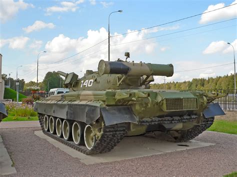 T-80B Main Battle Tank Walk Around Page 1