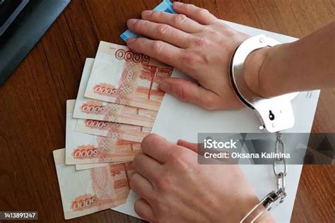 Российские Банкноты В Конверте На Столе Понятие Взятки Женские Руки В ...
