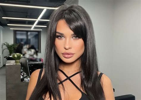 Ирина Пинчук впервые показала свой округлившийся живот