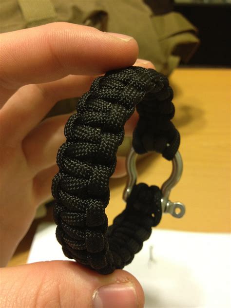 FREE Paracord Bracelet + DIY Instructions - Instructables
