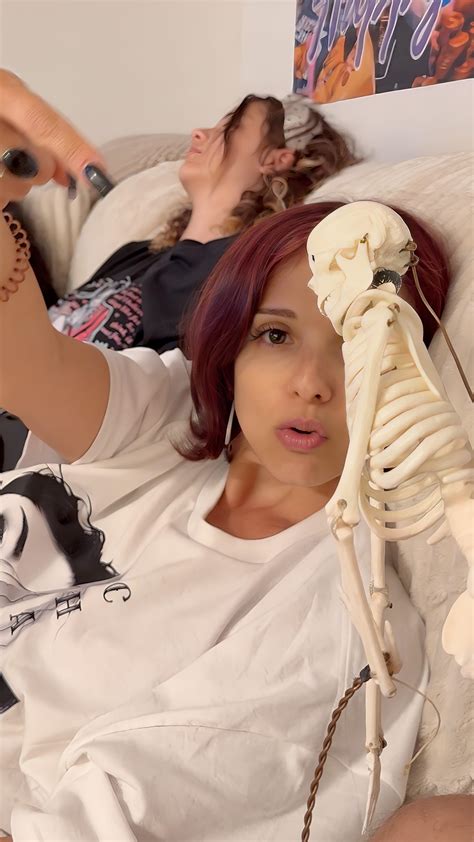 Hey Pooks | Tara & Adam Wood | NY📍 | Neighbors aren’t even fazed