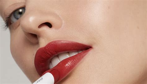 Shoppers Are Loving This Red Lipstick For the Holiday Season—’Stays Put ...