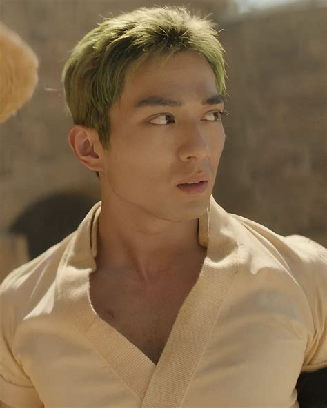 Roronoa Zoro - Mackenyu | Zoro one piece, One piece crew, One piece comic