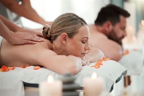 Couples Massage | Cheeva Som Retreat
