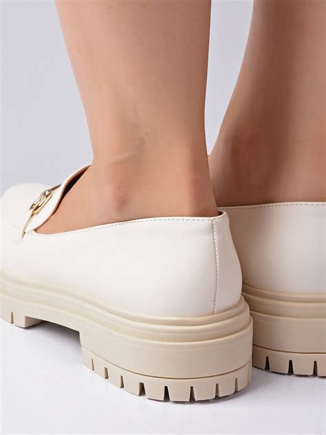 Frontal Calçados - Loafer Off White Detalhe Dourado Tratorado - Salook Calçados