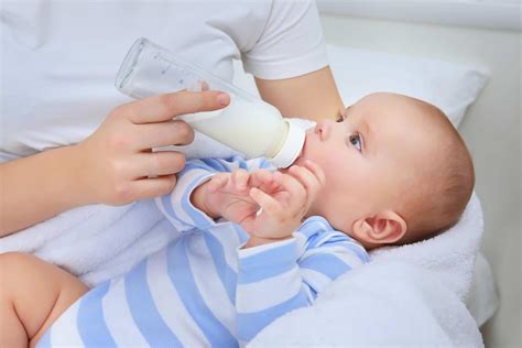 Benarkah Bayi Susu Formula Lebih Rentan Kelebihan Berat Badan?