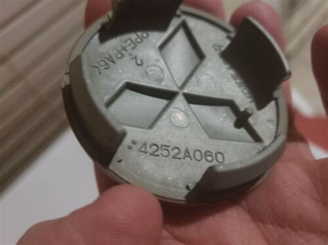 4252A060 Genuine Mitsubishi OEM Wheel Center Cap Outlander 2010-Current ...