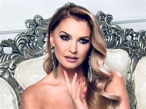 Нели Рангелова: Важно е да не запълваш човека до теб със себе си ...