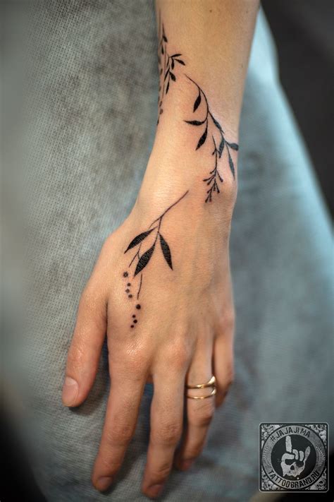 Тату веточки | Henna style tattoos, Wrist tattoos, Neck tattoos women
