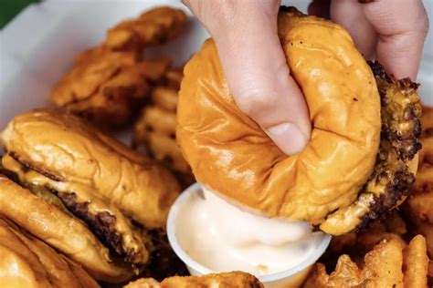 Smalls Sliders signs deal to expand across Florida Panhandle