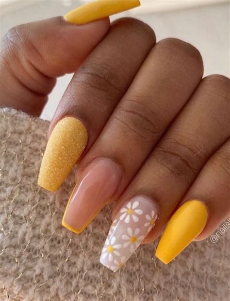 Unha Em Gel Decorada Amarela - UNHA DECORADA AMARELA | Yellow nails, Gel nails, Acrylic nails yellow