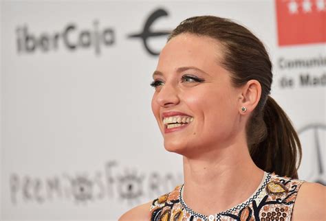 La asombrosa transformación física y capilar de Michelle Jenner desde