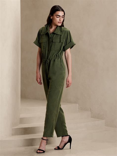Utility Jumpsuit | Banana Republic Factory | Cute thanksgiving outfits