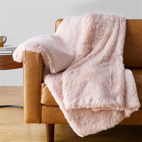 22 Cozy Blankets For Both People And Pets
