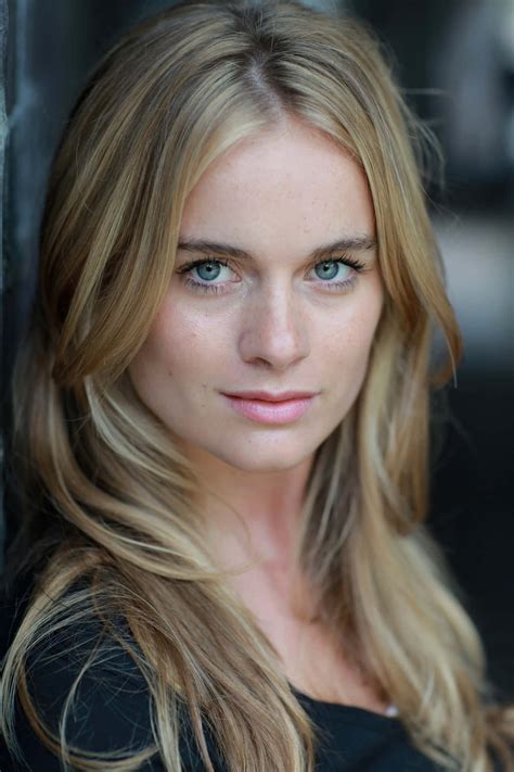 Download Caption: Cressida Bonas Posing In A Tailored Fit Wallpaper