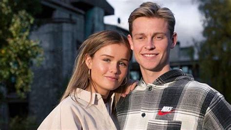 Frenkie de Jong's girlfriend in Barcelona... looking for a home?