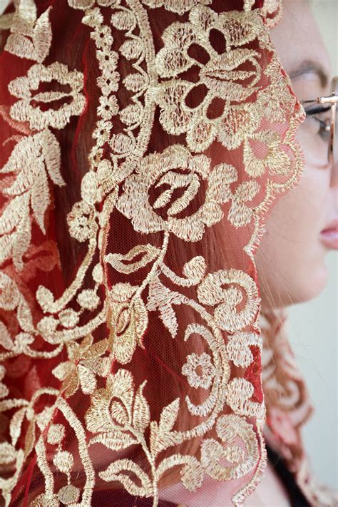 SHORT GOLD & BURGUNDY VEIL – MariaVeils