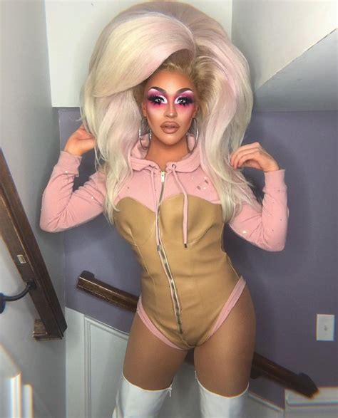 Ariel Versace Nudes