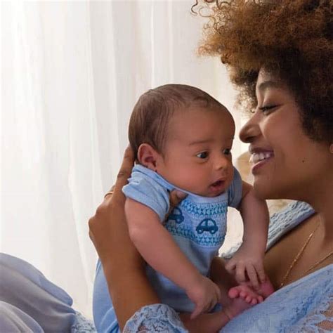 baby milestones daisy  aid