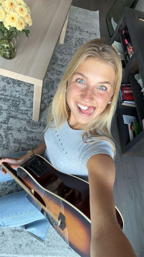 Aniela Leon selfies from SC : r/Aniela_Leon_