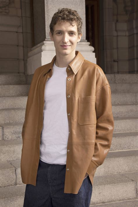 Aliocha Schneider releases a new single that captures the heart 3