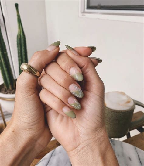 From Acrylics to Gel, Here are the Types of Manicures to Try in 2023 ...