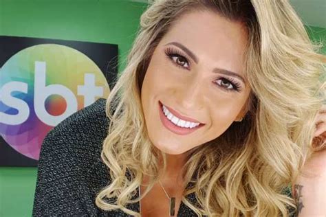 Sbt Livia Andrade - SBT TV | Lívia Andrade aposta em look coladinho, midi, alaranjado e arrasa