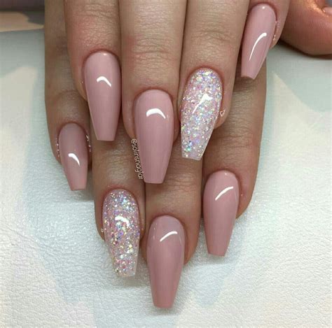 Light Pink Nails With Glitter: A Flirty And Fun Look – The FSHN