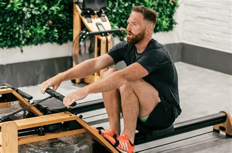 The Top 8 Benefits Of Using A Water Rowing Machine