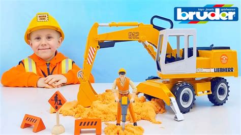 Экскаватор БРУДЕР с фигуркой строителя и Даник - BRUDER excavator ...