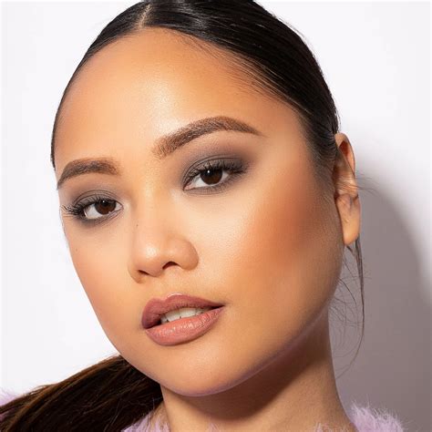 Makeup fans rush to buy iconic eyeshadow palette that's half-off at ...