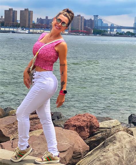 Ex-mulher de Luís Fabiano, Juliana Paradela expõe outra traição do ex