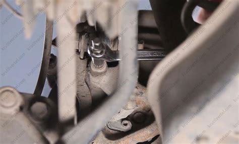 Замена заднего тормозного диска VW Golf 5