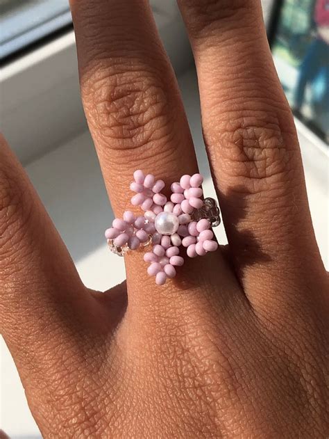 Колечко - цветочек из бисера😍 | Diy beaded rings, Beading jewelery ...
