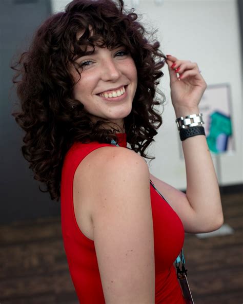 Syd :) | proving my height for those who don't believe me #tallgirl #