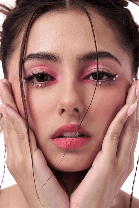 Stylists are reacting to the return of the boho braided look 12