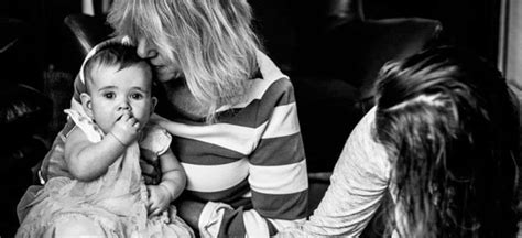 Πως είναι να είσαι single μαμά; - e-mama